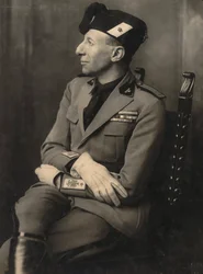 Album MVSN- Schwarzhemden: Augusto Turati in Uniform der Miliz