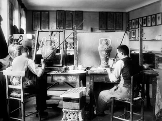 Dekorateure in der Ginori-Fabrik in Doccia bei Florenz, 1937