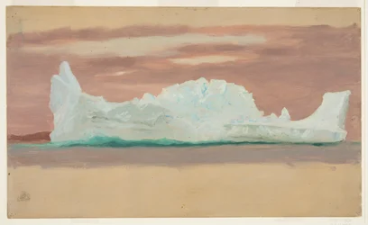 Schwimmender Eisberg unter bewölktem Himmel, Neufundland