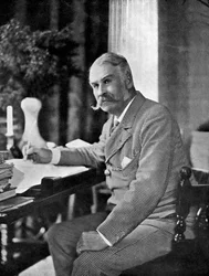 Sir William Schwenck Gilbert, englischer Dramatiker und Humorist