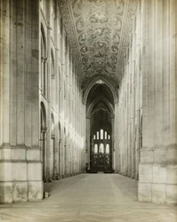 Ely-Kathedrale: Schiff von der Portaltür