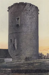 Alluyes, Donjon des alten Schlosses, Westseite