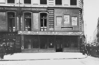 Café du Croissant nach der Ermordung von Jean Jaurès, Ecke Rue du Croissant und Rue Montmartre, Paris, 1914