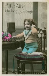 Kind benutzt Telefon