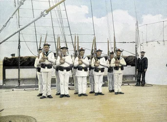 Französische Marine, späte 19. Jahrhundert: Gewehrübung - Bibl. des Arts deco.