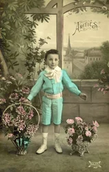 Kleiner Junge in Blau