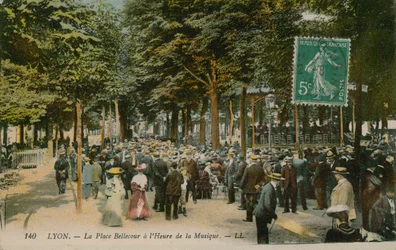 Lyon, La Place Bellecour zur Musikstunde