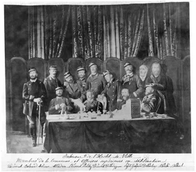 Mitglieder der Kommune im Hotel de Ville in Paris und Feldoffiziere beraten, 1871
