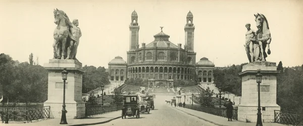 Paris, Der Trocadero-Palast und die Iena-Brücke