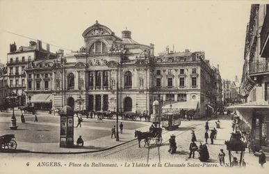 Place du Ralliement, das Theater und die Chaussee Saint-Pierre, Angers, Frankreich