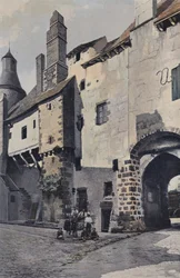 Saint-Benoît-du-Sault, Stadttor und Glockenturm