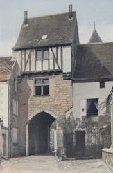 Saint-Epain, Feudales Tor, Stadtseite