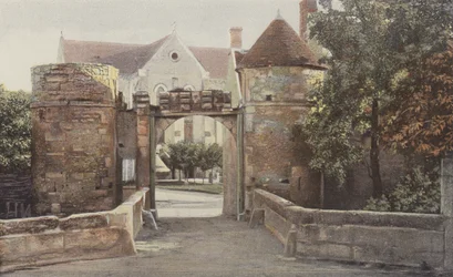 Saint-Jean-aux-Bois, Eingang zur Abtei (Wald von Compiegne)