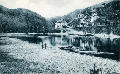 Die Ufer des Lot in Veillevie (Lot-Tal), Cantal, Auvergne: Postkarte zur Bootsnavigation, Anfang des 20. Jahrhunderts (Foto)