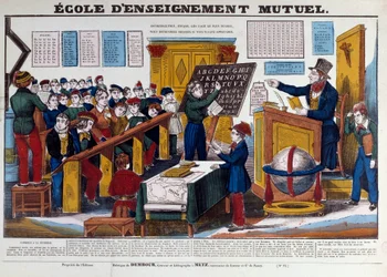 Eine Schule der gegenseitigen Erziehung, die um 1815 in Frankreich eingeführt wurde. Stich aus dem 19. Jahrhundert Paris, Musée Carnavalet