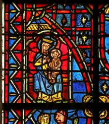 Eine Statue der Jungfrau Maria