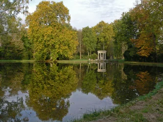 Ansicht des Schlosses: die Gärten mit dem Tempel der Venus