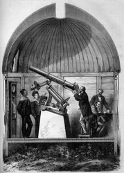 Astronomie: Französisches astronomisches Fernrohr nach Yokohama (Japan) transportiert, um den Durchgang des Planeten Venus vor der Sonne zu beobachten. Gravur in „Le Monde Illustré“ Nr. 904 vom 8. August 1874.