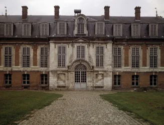 Barockarchitektur: Fassade des Hôtel des Rams (17. Jahrhundert), Abbeville, Somme (80)