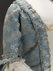 Blaues Kleid, um 1760 (Seidenbrokat)