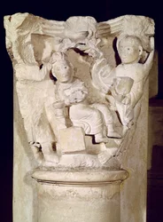 Kapitell mit einem Relief, das das Opfer Abrahams darstellt