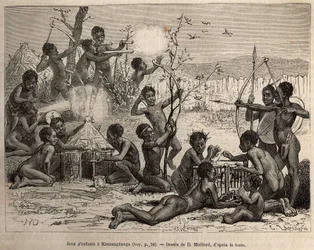 Kinderspiele in Kasanngannga, spielerische Nachahmung von Erwachsenenaktivitäten, Jungen schießen Heuschrecken mit winzigen Pfeilen, bauen Häuser, fangen Hänflinge, die sie in Käfigen halten, um ihnen das Singen beizubringen, und machen Bögen, Pfeile, Spee