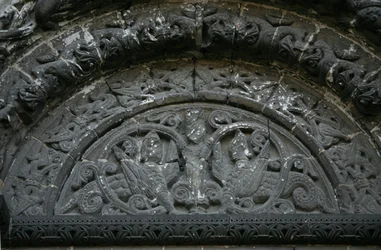 Das Tympanon über der Nordtür