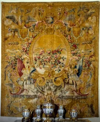 Türschild der königlichen Gondel. Seidentapisserie aus Louis Duponts Werkstatt nach einem Karton von Jean Lemoyne