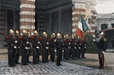 Feuerwehrleute von Paris. Salut zur Flagge. in „Album militaire scene de la vie du soldat, firemen de Paris“ 1892.