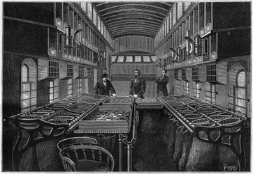 Inneres eines mobilen Postamts in den Vereinigten Staaten, mit Tischen und mobilen Schränken zum Sortieren und Klassifizieren von Gegenständen. Gravur in „La Nature. Revue des sciences et de ses applications aux arts et à l