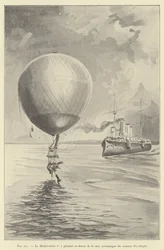 Der Mittelmeer Nr. 1 schwebt über dem Meer, begleitet vom Kreuzer Du Chayla