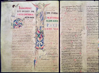 Historiierte Initiale H mit einem Zentaur und historiierte Initiale I mit dem Adler des Hl. Johannes, der den Ketzer Arius zum Schweigen bringt, aus dem Evangelium des Hl. Johannes, Bibel von St. Etienne