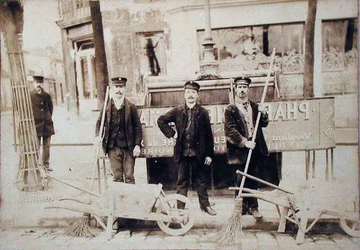 Pariser Müllmänner, ca. 1900 (Sepia-Foto)
