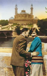 Postkarte mit Liebespaaren in Paris an der Seine, um 1930