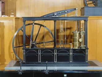 Rekonstruktion der von James Watt entworfenen Dampfmaschine (Kupfer & Glas)