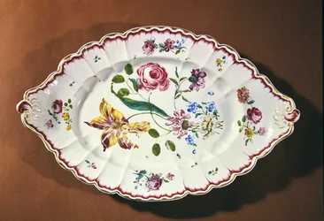 Servierschale für eine Suppenterrine