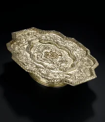 Silbervergoldeter Teller aus dem Lennoxlove-Toilettenset, im Besitz von Frances Teresa Stewart, Herzogin von Richmond und Lennox: Französisch, Paris, 1666 - 1667