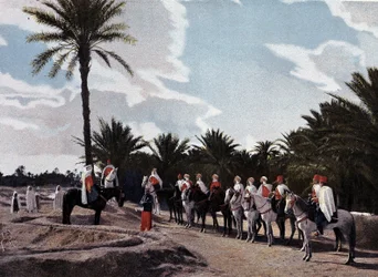 Spahis: Patrouille aus dem Süden, der einheimische Hauptmann berichtet seinem europäischen Schwadronführer von seiner Mission - in „Album militaire“ - Spahis