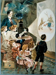 Die Zauberlaterne in der Familie Kinder schauen auf die Zauberlaternenleinwand, 20. Jahrhundert (Chromolithographie)