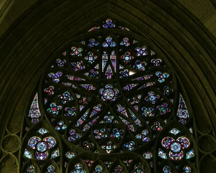 Die Nordrose mit geometrischem Rautenmuster (Rosettenfenster - innen)