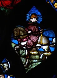 Das westliche Rosenfenster mit einer Szene aus der Offenbarung des Johannes: Ein Reiter, dessen Pferd nicht wie im Text schwarz ist, trägt die Waage zum Abmessen von Weizen und Gerste (6:5).