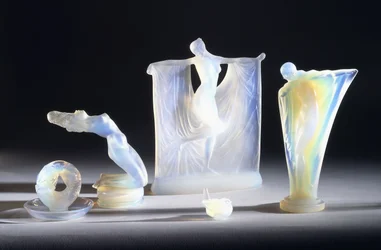 Drei opaleszierende Glasobjekte von Lalique