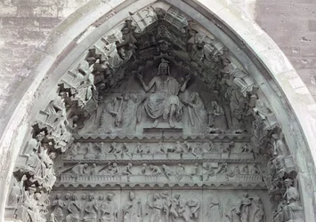 Tympanon vom linken Portal des Nordquerhauses, das das Jüngste Gericht darstellt, 1225-40