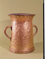 Vase, aus Bayonne