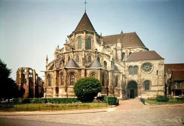 Ansicht der Apsis der Kathedrale Notre-Dame, erbaut ca.1150-1220