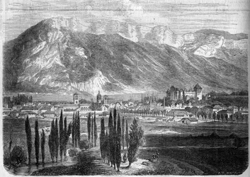 Ansicht der Stadt Annecy, aufgenommen von der Straße nach Genf. Haute Savoie (74)