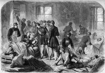 Besuch von Kaiser Napoleon III. bei den Verwundeten der Schlacht von Montebello in den improvisierten Ambulanzen in Voghera am 21. Mai 1859. Gravur nach einer Skizze von Moullin.