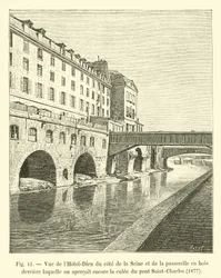 Ansicht des Hôtel-Dieu von der Seite der Seine und der Holzbrücke, hinter der man noch den Pfeiler der Brücke Saint-Charles sieht, 1877