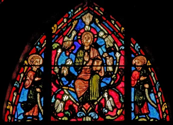 Fenster w0 mit Christus und den sieben Tauben des Heiligen Geistes