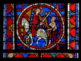 Fenster w109 zeigt die Barmherzigkeit des Heiligen Martin: er teilt seinen Mantel